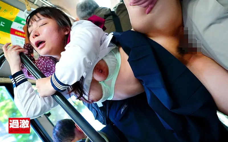 満員バスで背後から制服越しにねっとり乳揉み痴●され腰をクネらせ感じまくる巨乳女子○生12