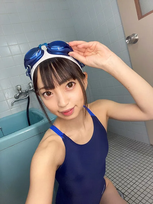 冬愛ことね出演「濡れてテカってピッタリ密着 神スク水 冬愛ことね 美少女から人妻まで可愛い女子のスクール水着姿をじっとりと堪能!…」のサンプル画像1枚目