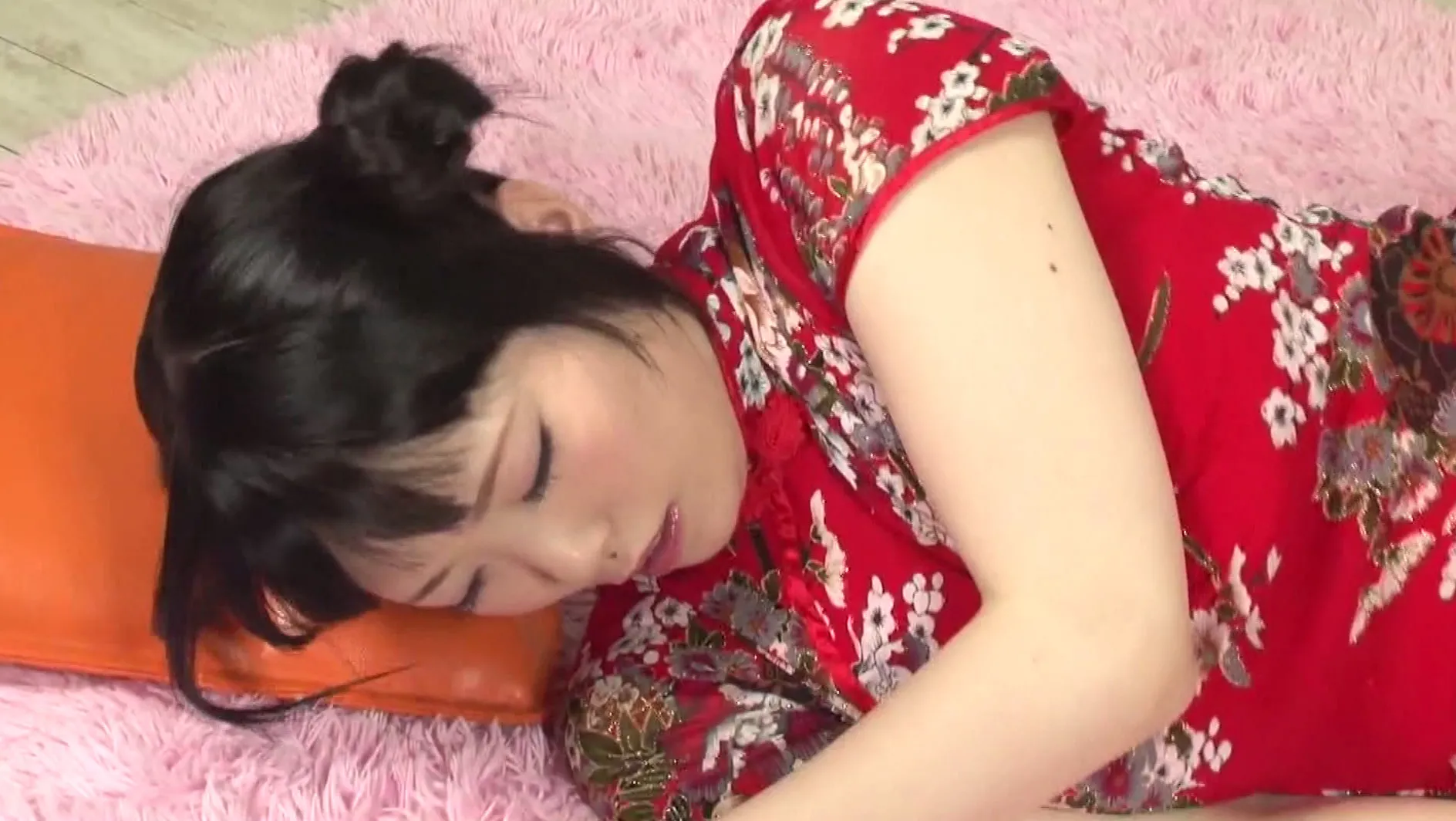 気功でオナニー！Eカップ乳の七緒ゆづきが自分の体に触れずにガチイキ！