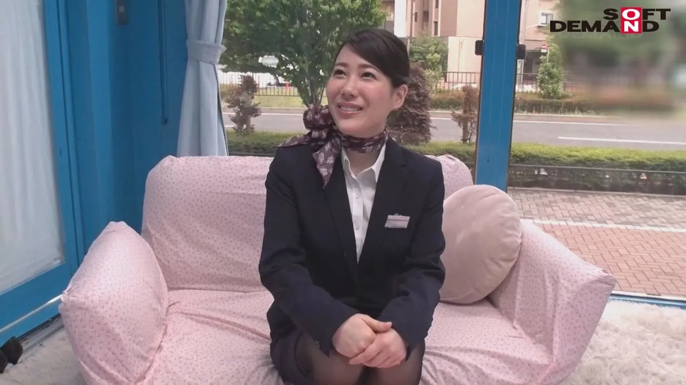 マジックミラー号 「童貞くんのオナニーのお手伝いしてくれませんか・・・」 空港で声を掛けた心優しいCAが童貞くんを赤面筆おろし! ちひろ(25才)国際線 CA歴3年のサンプル画像1枚目