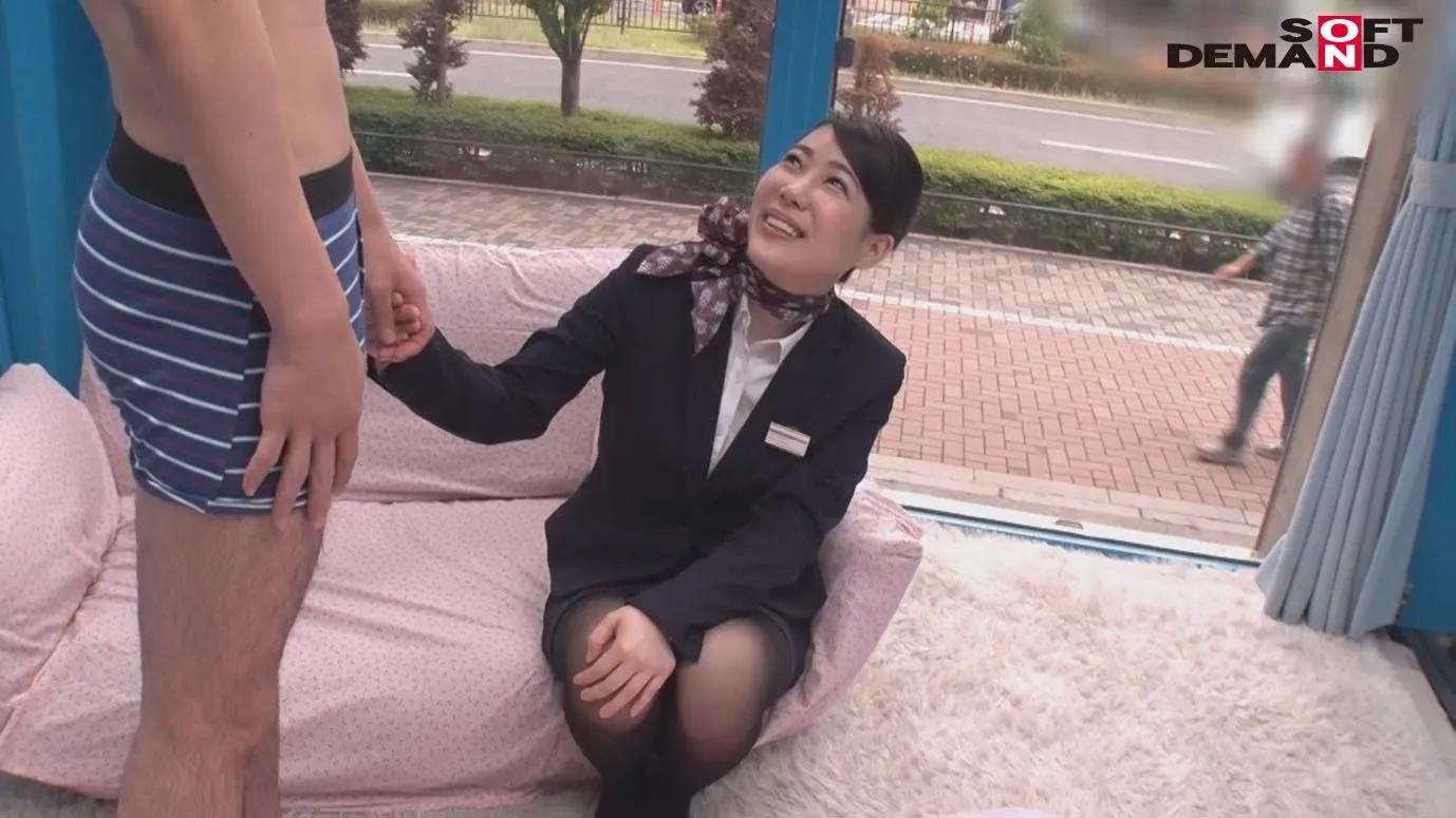 マジックミラー号 「童貞くんのオナニーのお手伝いしてくれませんか・・・」 空港で声を掛けた心優しいCAが童貞くんを赤面筆おろし! ちひろ(25才)国際線 CA歴3年のサンプル画像2枚目