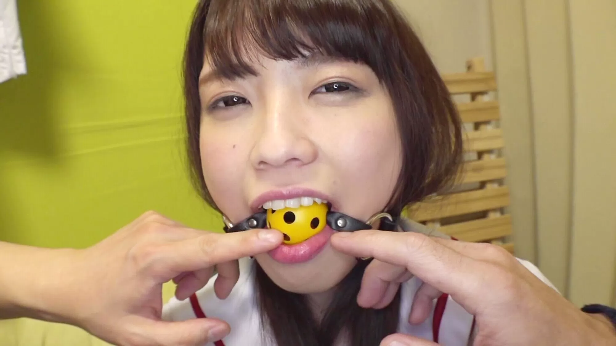 ボールギャグの美少女 口腔を穢されて濡れるのサンプル画像1枚目