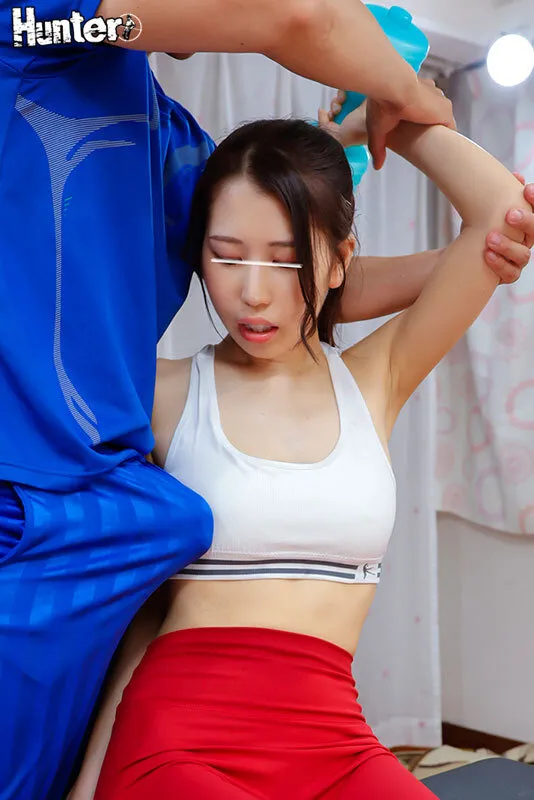 流行りのパーソナルトレーナーになったら密室でキレイな女性と2人きり!しかもマンツーマンで密着し放題のセクハラし放題!更に露骨に勃起チ○ポのサンプル画像5枚目