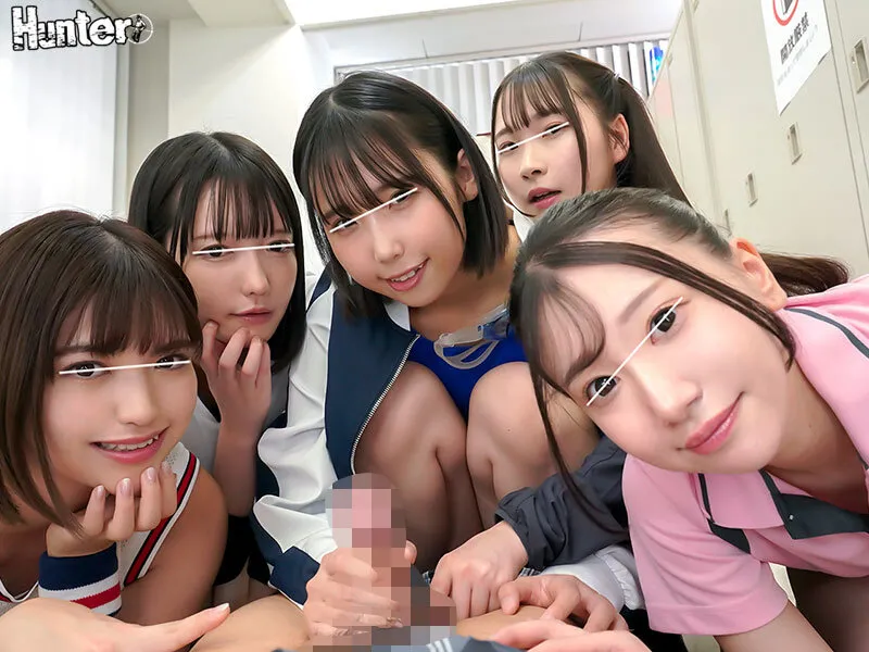 女子更衣室に潜入したら呆気なく男とバレて人生終わった…と思ったらボクの勃起したチ○ポに女子たちは興味津々でまさかのハーレム展開に!のサンプル画像4枚目