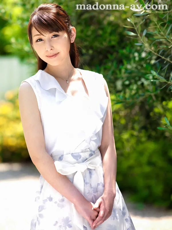 臼井さと美出演「初撮り本物人妻 AV出演ドキュメント ~留学経験があるパティシエ奥様34歳~ 臼井さと美」のサンプル画像10枚目