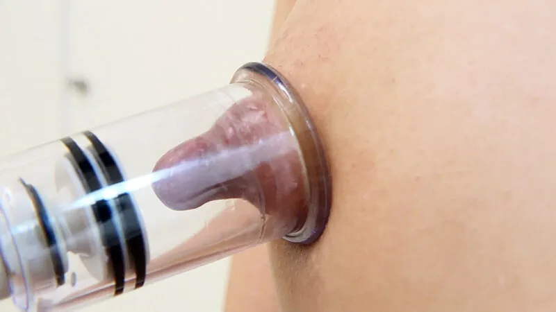 まな板ぺちゃパイなのに、乳頭だけニョキっと長ーい女の子たち。4時間のサンプル画像1枚目