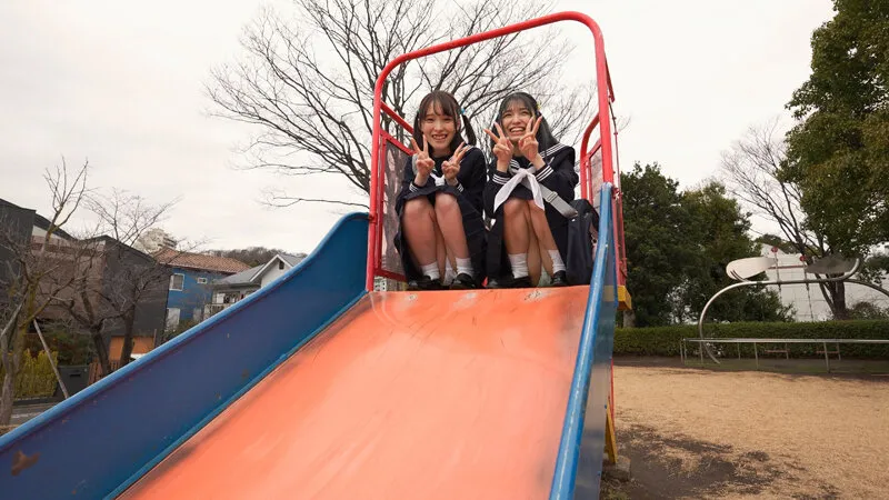 倉本すみれ出演「団地ふたりぼっち 姉すみれちゃん 妹ももちゃん パパとママがいない夜に…」のサンプル画像4枚目