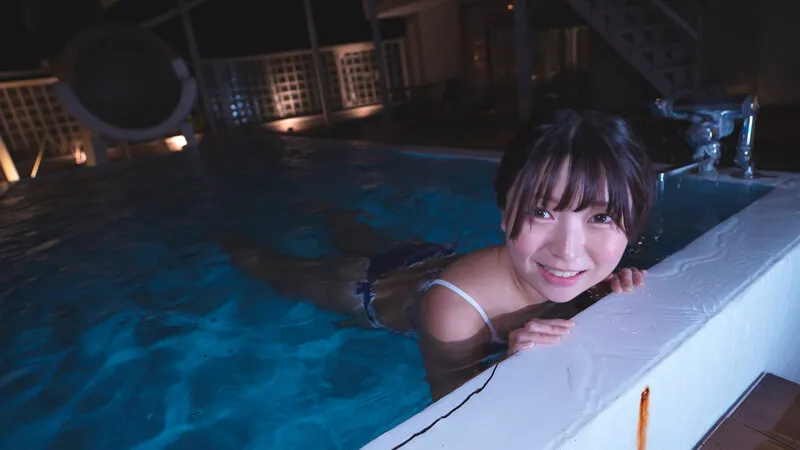 夏休み日焼けあとが残るかなちゃんとごっくんプール教室