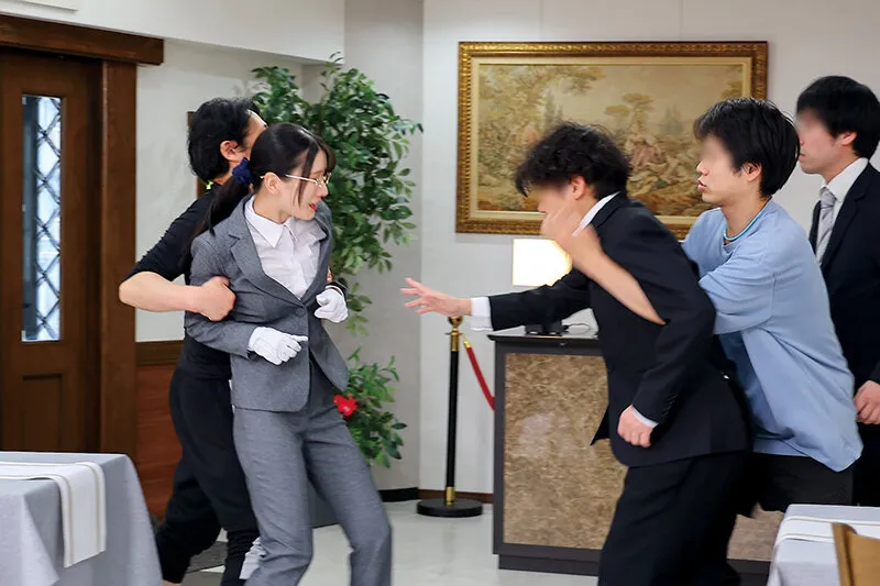 宮西ひかる出演「僕と愛を誓い合った真面目で仕事熱心な可愛い彼女が、ビデオ通話中に生ハメ中出しハメ撮りセックスさせられるまでの一部始終 宮西ひかる」のサンプル画像10枚目