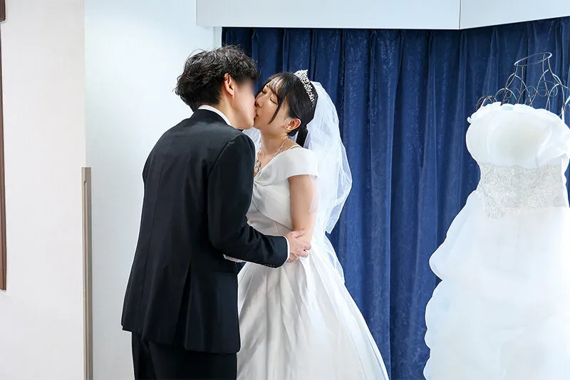 宮西ひかる出演「僕と愛を誓い合った真面目で仕事熱心な可愛い彼女が、ビデオ通話中に生ハメ中出しハメ撮りセックスさせられるまでの一部始終 宮西ひかる」のサンプル画像3枚目